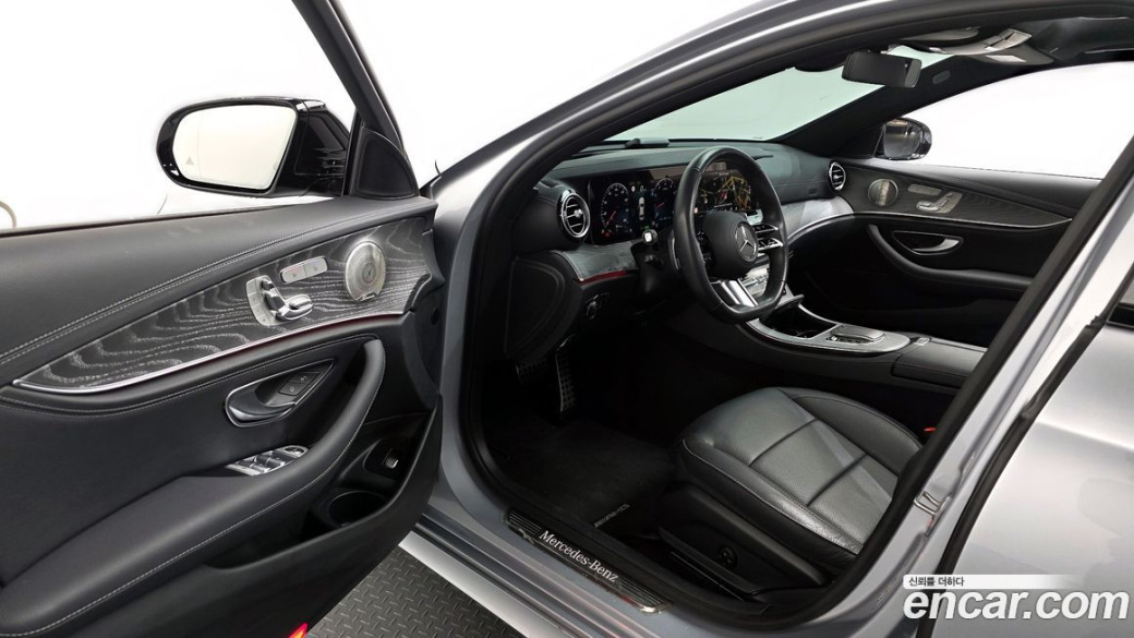 Mercedes-Benz E-Class E350 4MATIC AMG Line, 2023