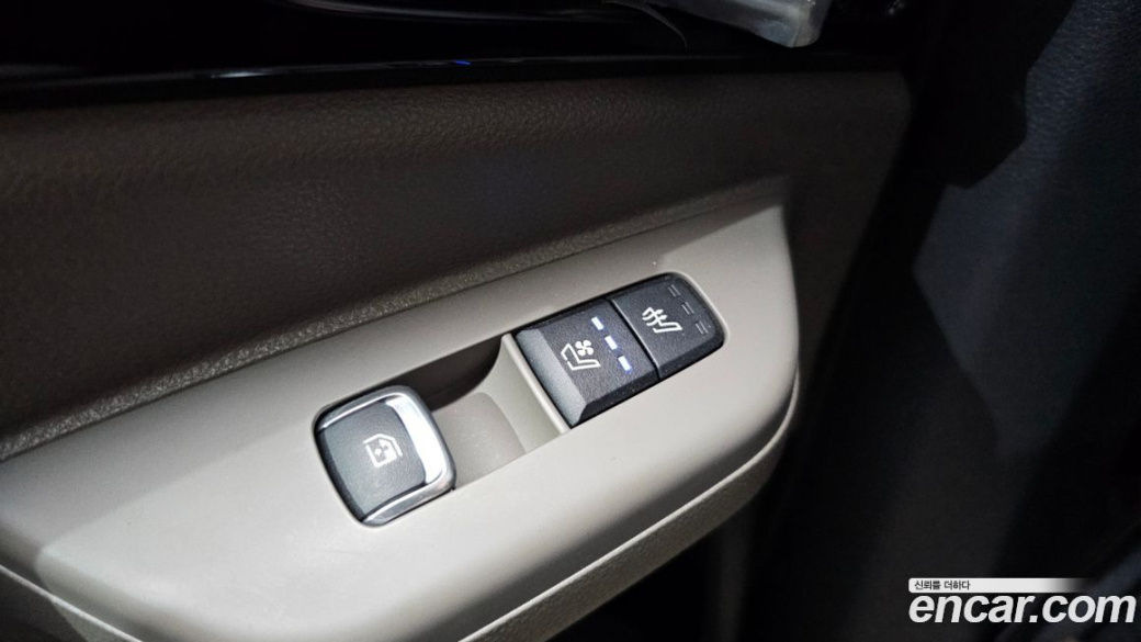 Kia Carnival 9-Seater Signature, 2024