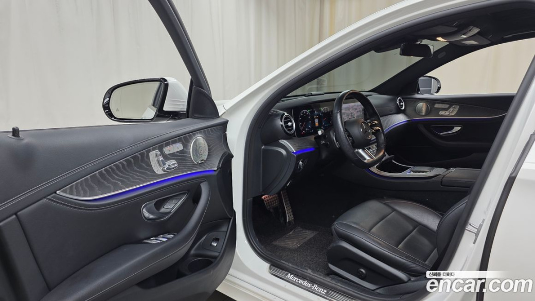 Mercedes-Benz E-Class E350 4MATIC AMG Line, 2022