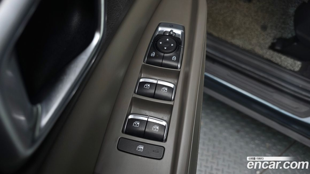 Kia Carnival 7-Seater Outdoor, 2024
