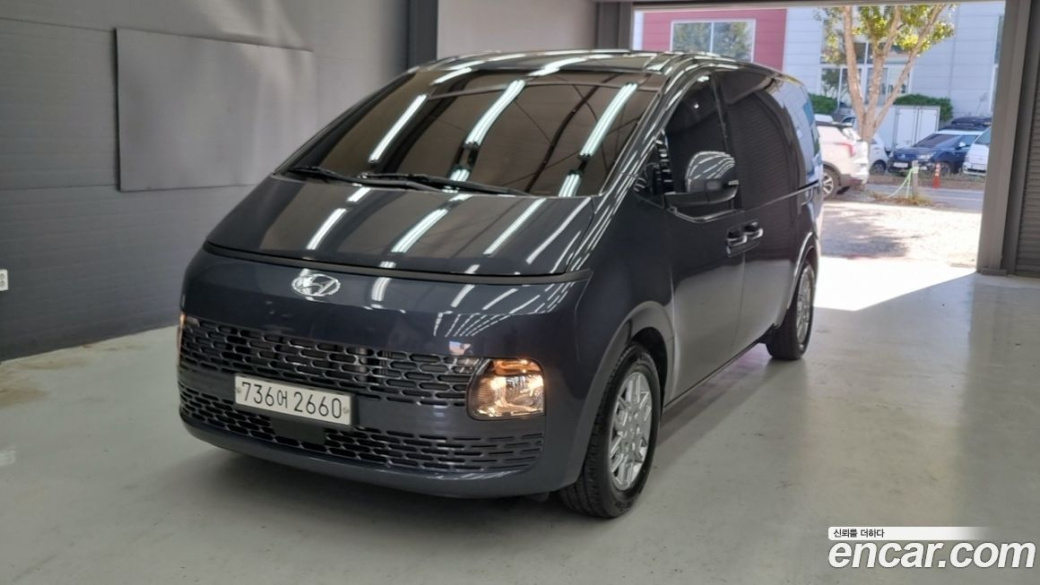 Hyundai Staria 4WD Tourer 11-Seater, 2022