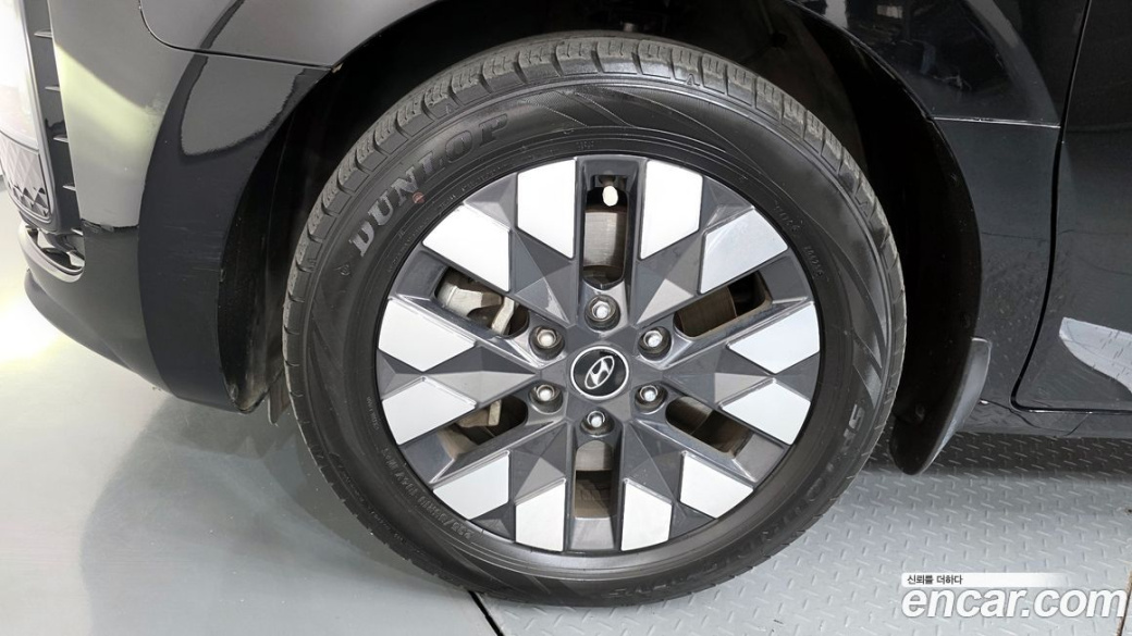 Hyundai Staria 4WD Lounge 7-Seater, 2023