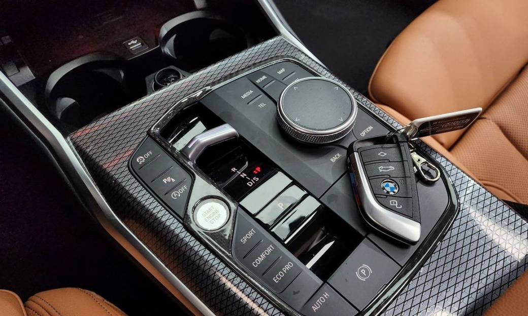 BMW 3-Series 320i M Sport, 2025