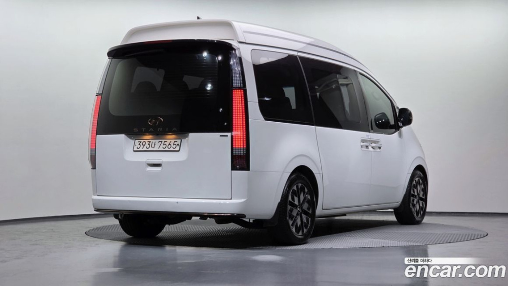 Hyundai Staria 4WD Lounge 7-Seater, 2023