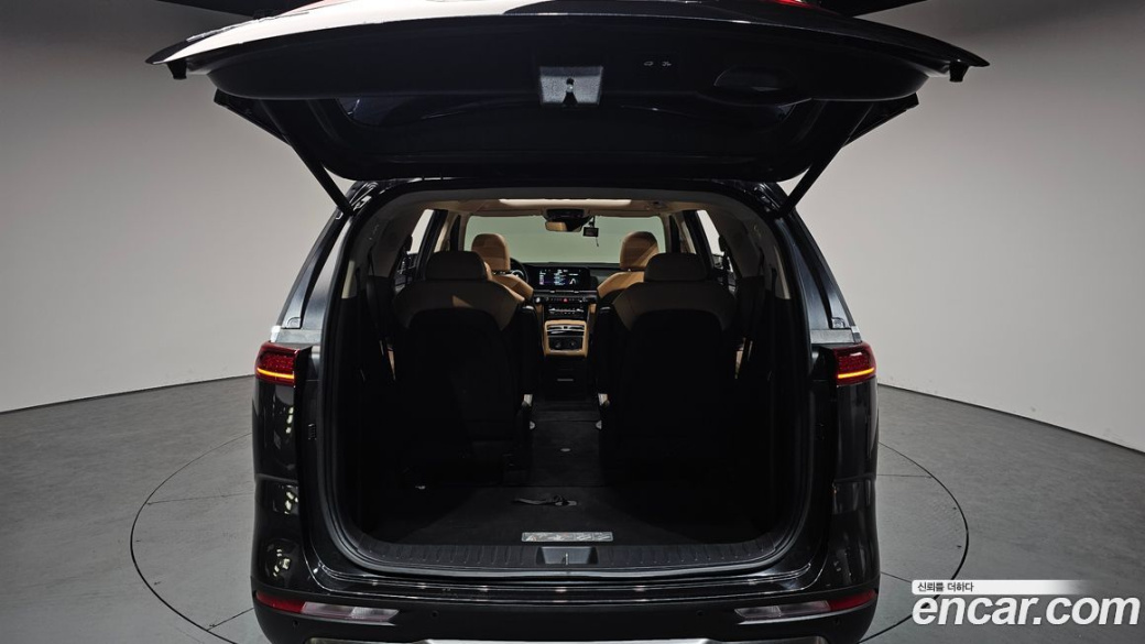 Kia Carnival 9-Seater Signature, 2023
