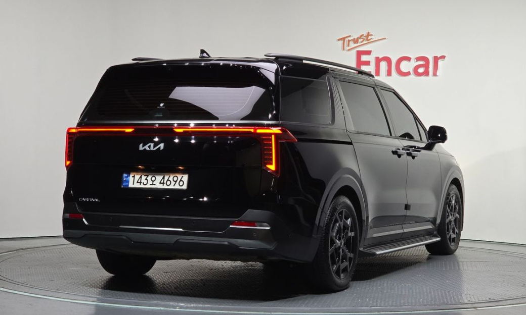 Kia Carnival 7-Seater Gravity, 2024