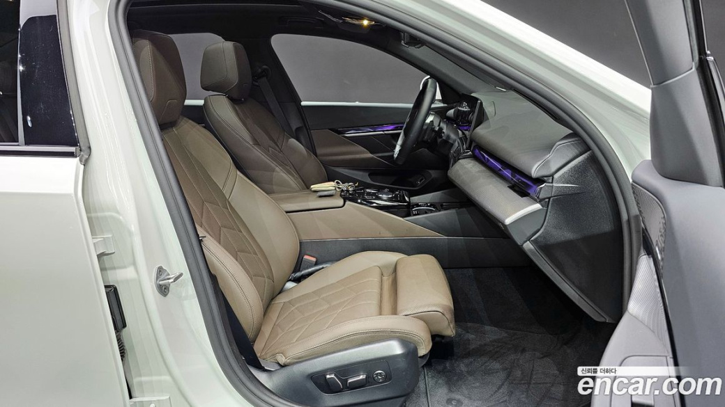 BMW 5-Series 520i M Sport, 2025