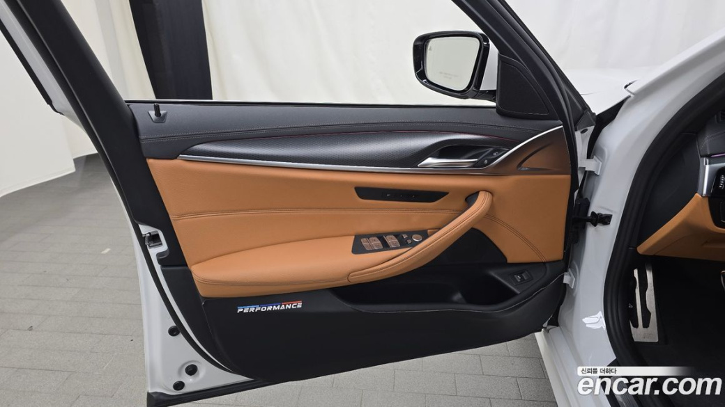 BMW 5-Series 520i M Sport, 2023