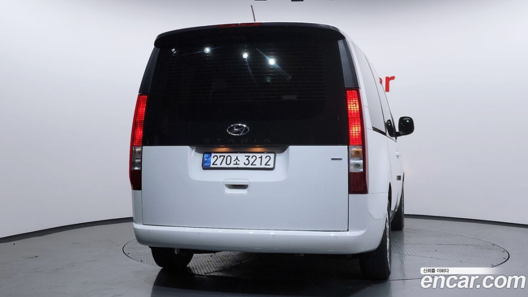 Hyundai Staria 4WD Tourer 9-Seater, 2023