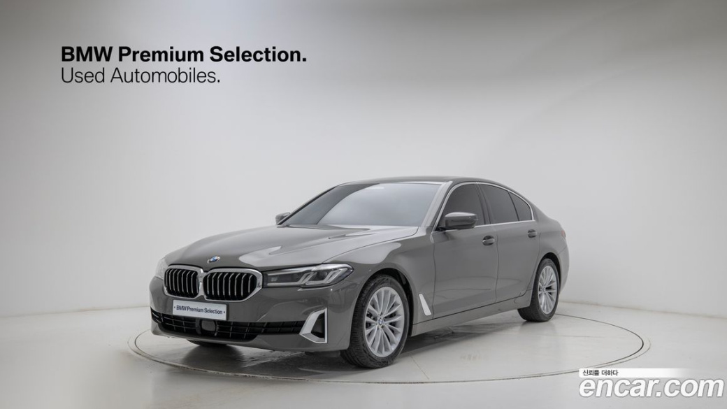 BMW 5-Series 520i Luxury, 2022
