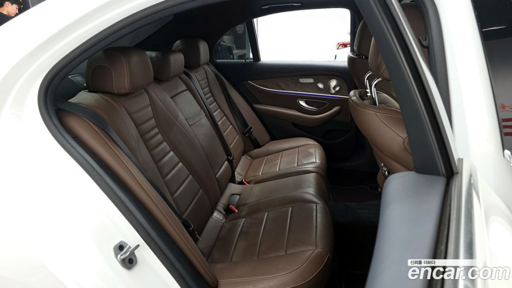 Mercedes-Benz E-Class E220d 4MATIC Exclusive, 2022