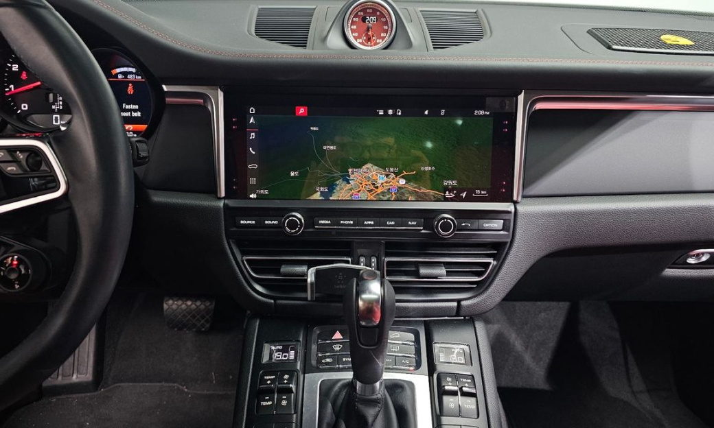 Porsche Macan 2.0, 2021
