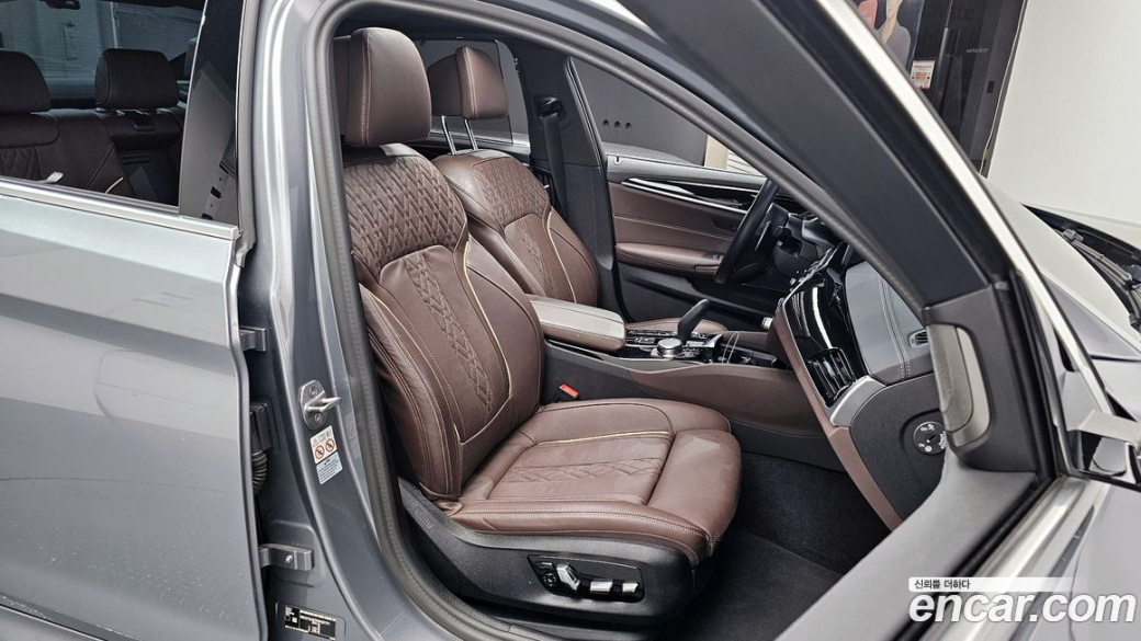 BMW 5-Series 530i xDrive M Sport Package, 2023