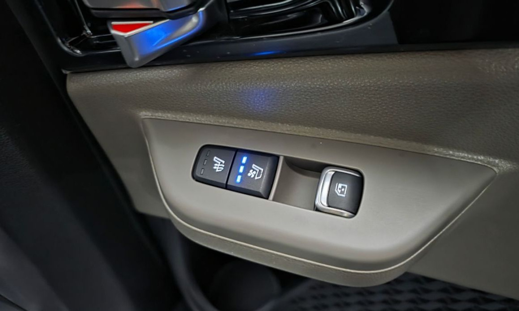 Kia Carnival 7-Seater Signature, 2024