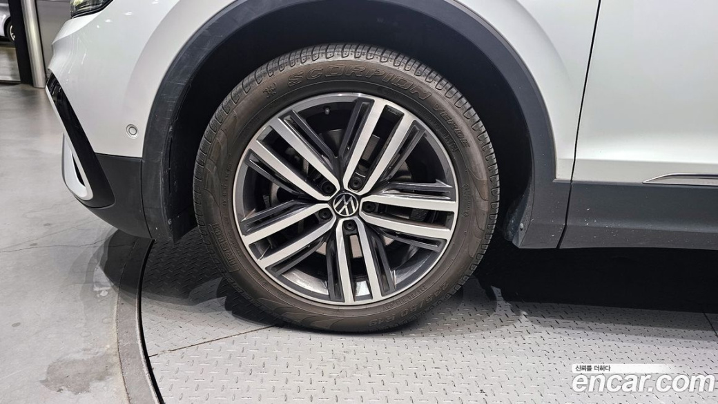 Volkswagen Tiguan 2.0 TSI Prestige, 2024
