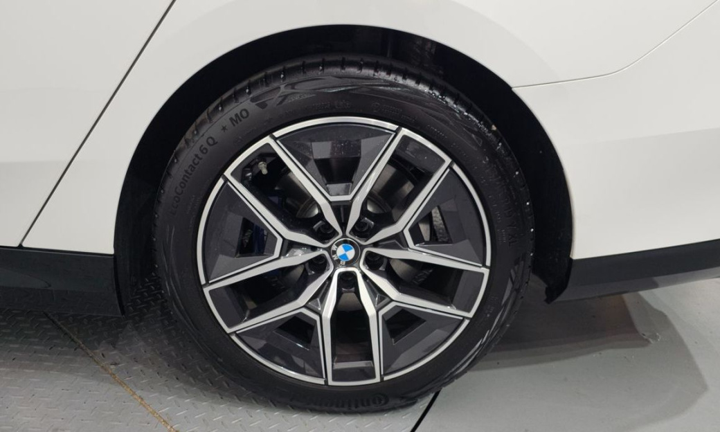BMW 5-Series 520i M Sport, 2025