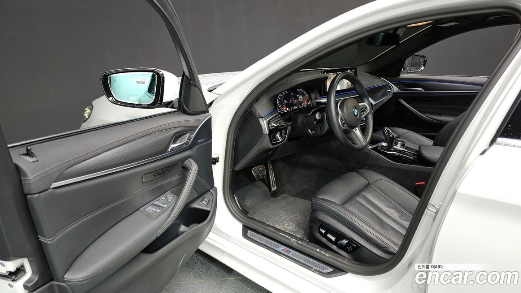 BMW 5-Series 520i M Sport, 2023