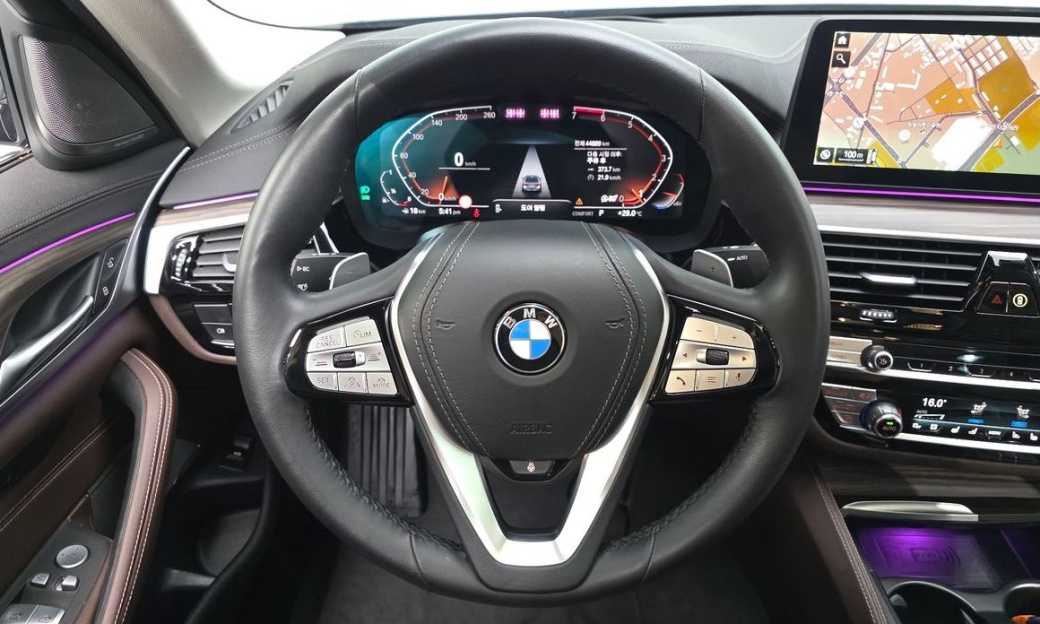 BMW 5-Series 530i xDrive Luxury, 2022