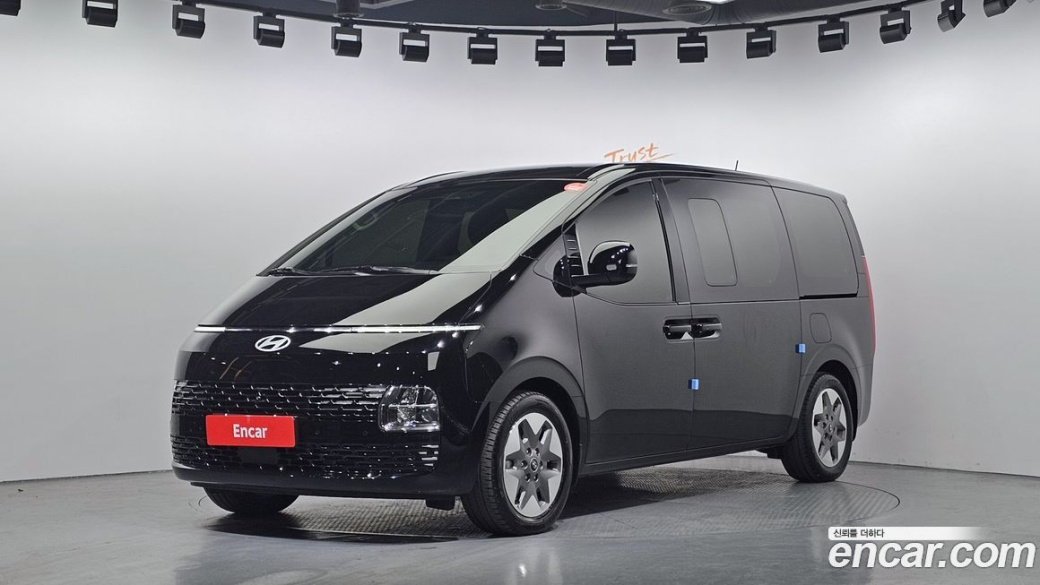 Hyundai Staria Tourer 11-Seater, 2025