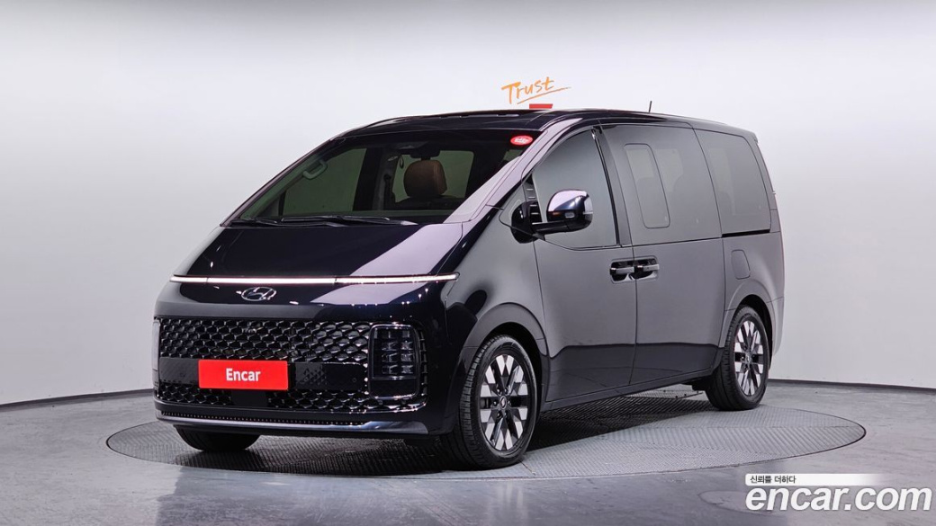 Hyundai Staria 4WD Lounge 9-Seater, 2022