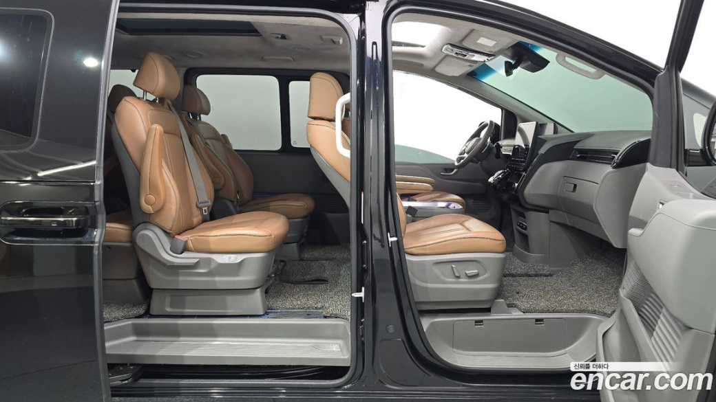 Hyundai Staria Lounge 9-Seater, 2022