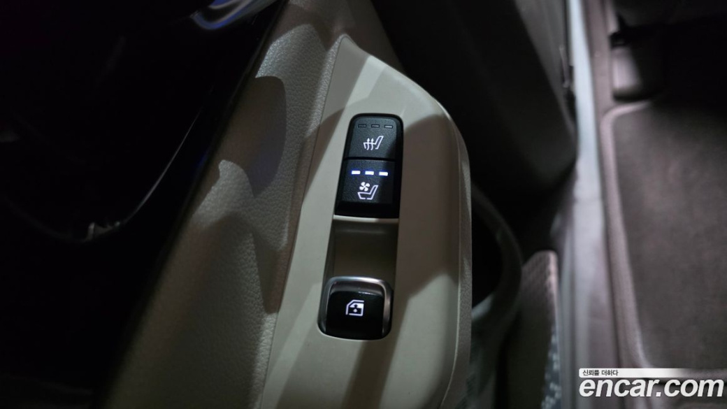 Kia Carnival 9-Seater Hi Limousine, 2024