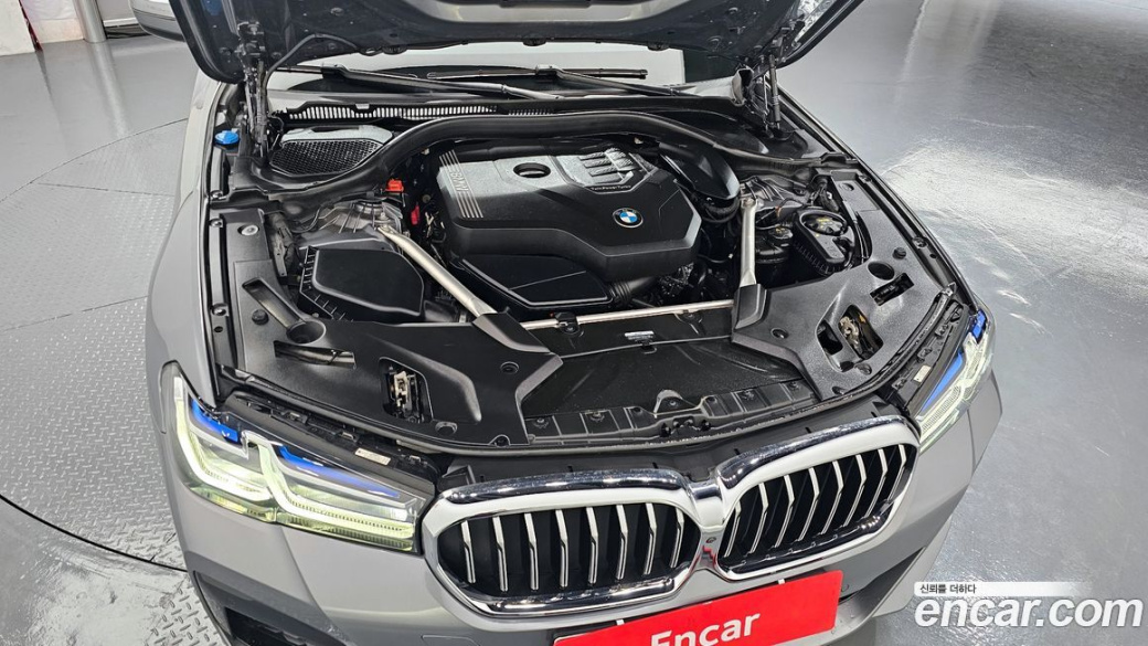 BMW 5-Series 530i xDrive M Sport Package, 2023