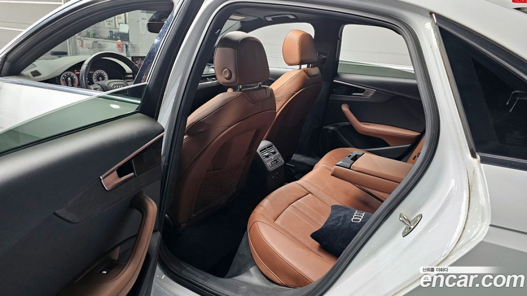 Audi A4 45 TFSI Quattro Premium, 2023