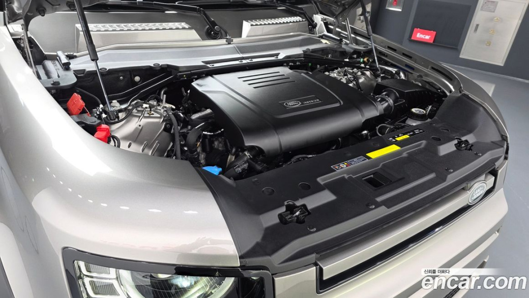 Land Rover Defender 110 P300 X-Dynamic SE, 2025