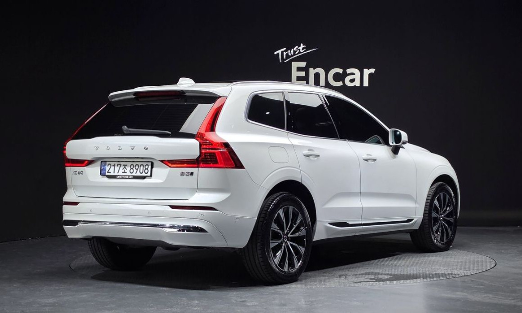 Volvo XC60 B5 Ultimate Bright, 2024