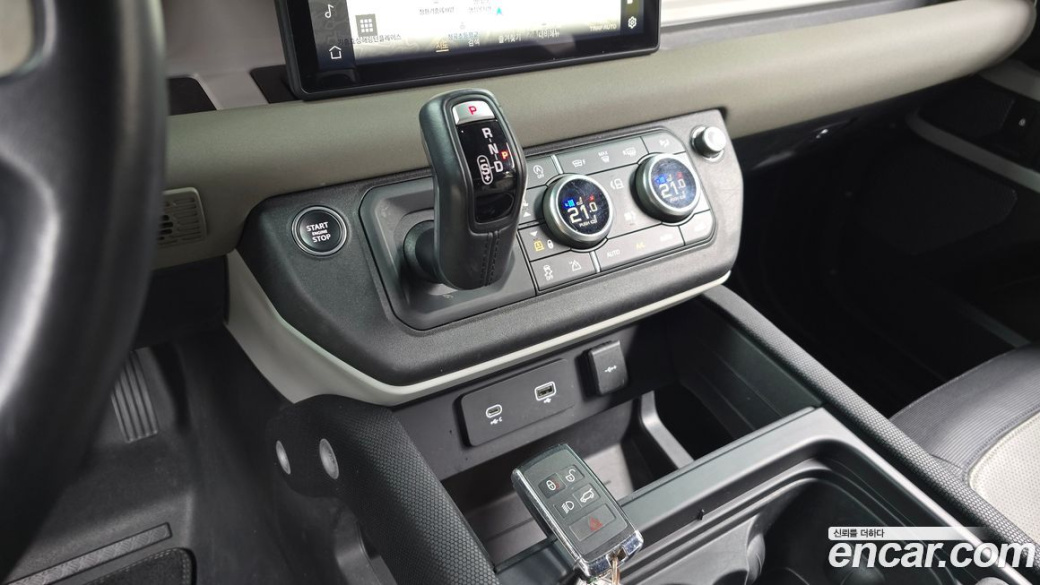 Land Rover Defender 110 P300 X-Dynamic SE, 2022