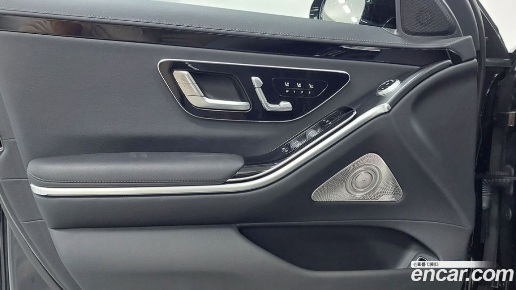 Mercedes-Benz S-Class S350 d 4MATIC, 2025