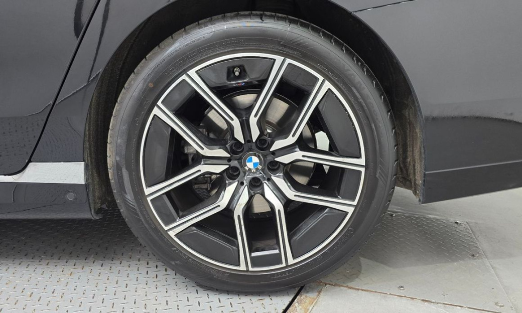 BMW 7-Series 740i xDrive M Sport, 2025