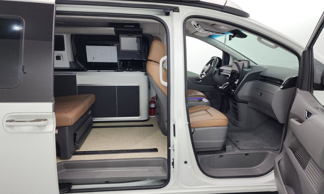Hyundai Staria 2WD Camping Car, 2024