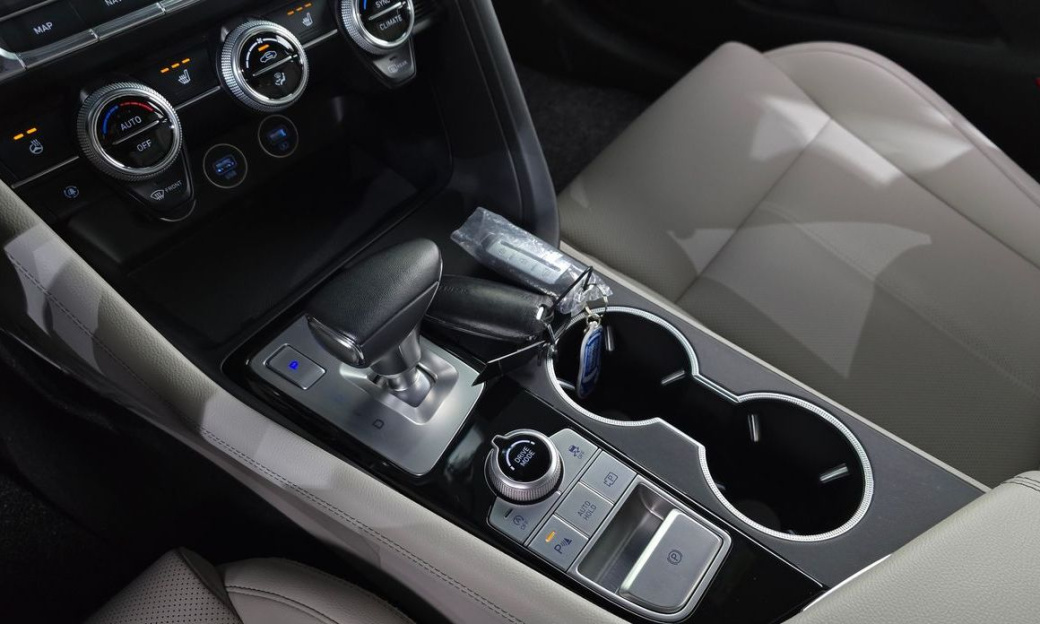 Genesis G70 Gasoline 2.0T 4WD, 2022