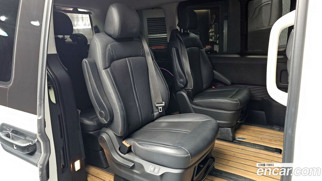 Hyundai Staria 4WD Lounge 9-Seater, 2024