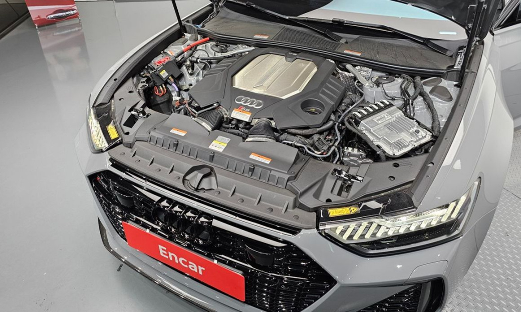 Audi RS6 4.0 TFSI Quattro Avant Performance, 2025