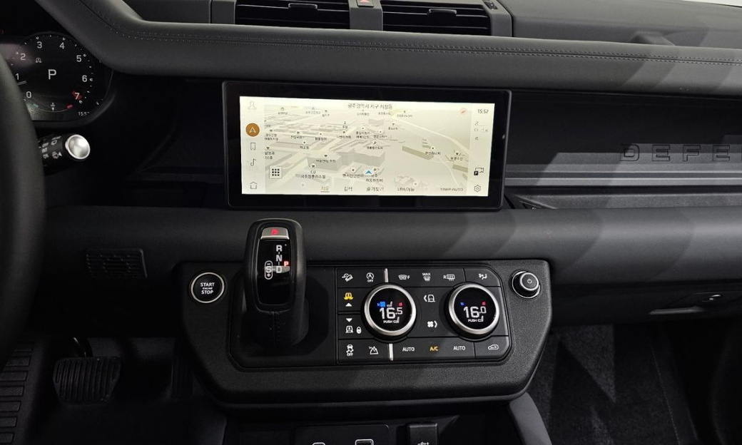 Land Rover Defender 110 P300 X-Dynamic SE, 2024