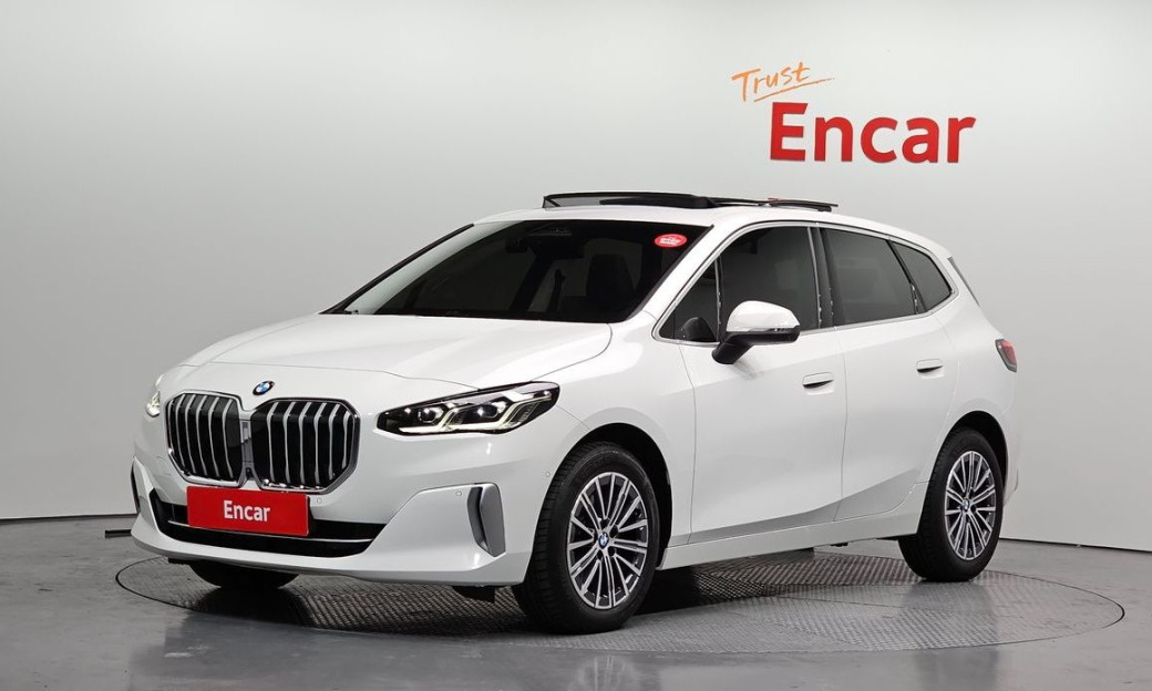 BMW 2-Series 220i Luxury, 2024