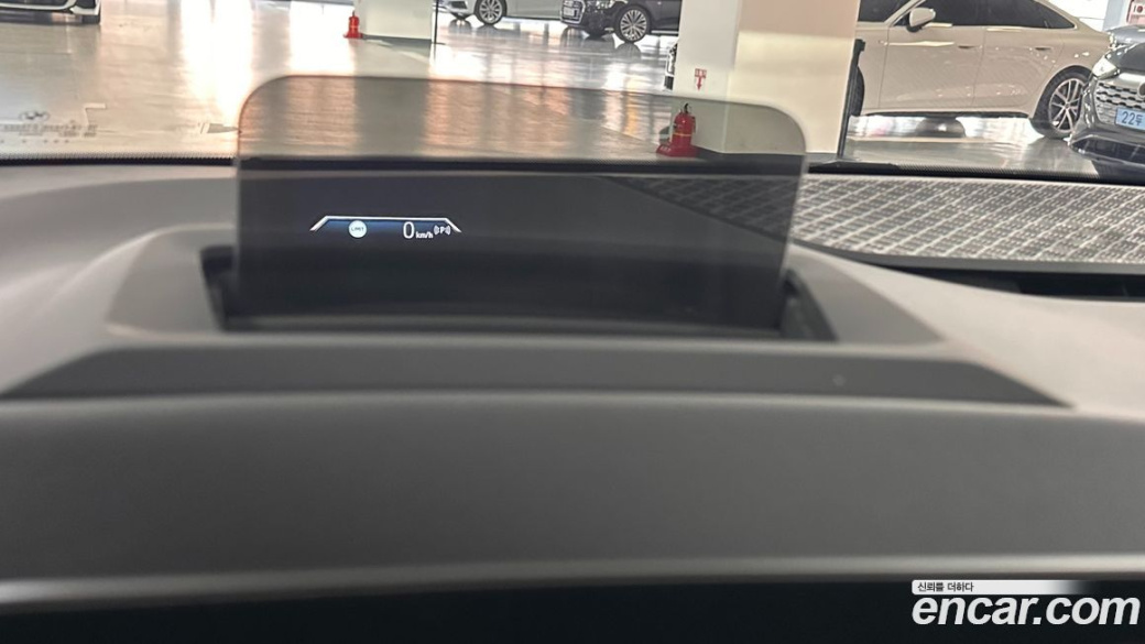 BMW 2-Series 220i Luxury, 2023