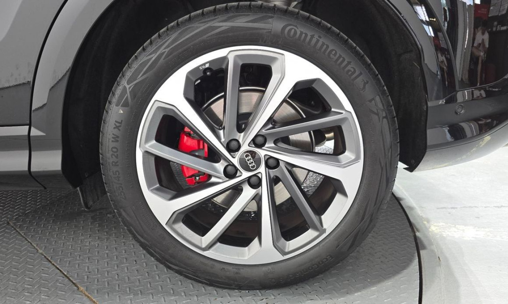 Audi Q5 40 TDI Quattro S Line Black Edition, 2025