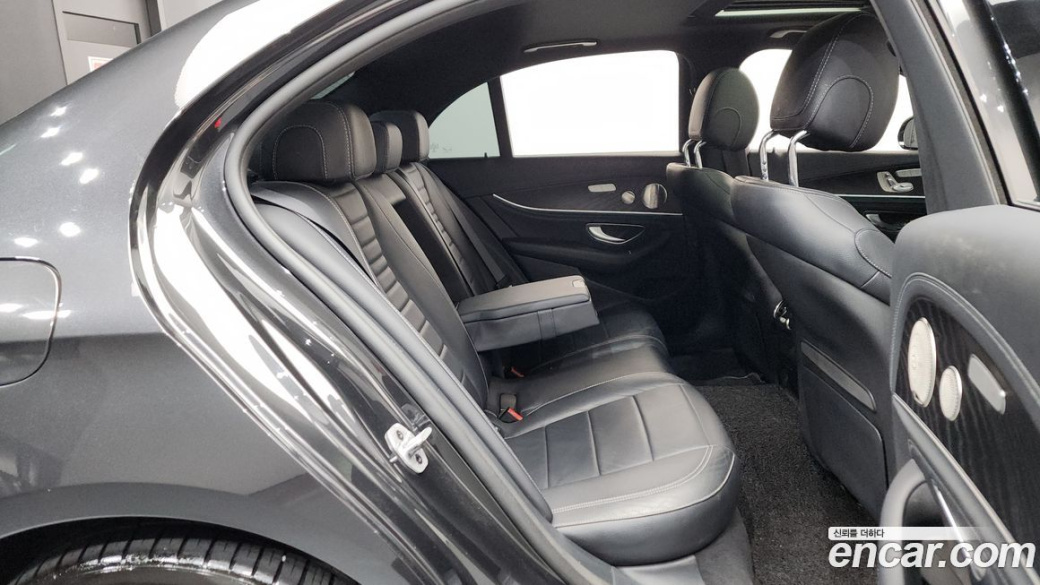 Mercedes-Benz E-Class E220d 4MATIC AMG Line, 2022