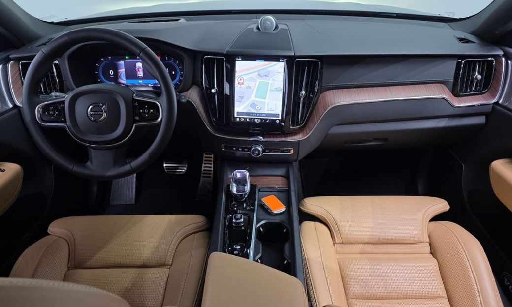 Volvo XC60 B6 Ultimate Bright, 2024
