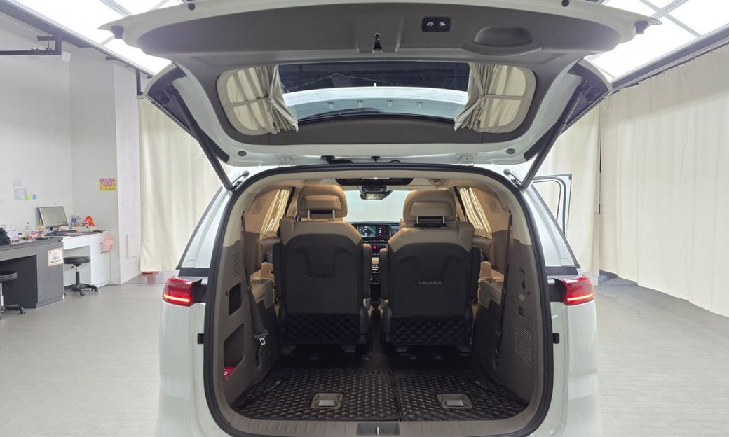 Kia Carnival 7-Seater Hi-Limousine, 2022