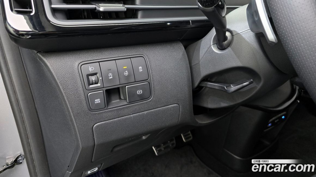 Hyundai Staria 4WD Lounge 9-Seater, 2025