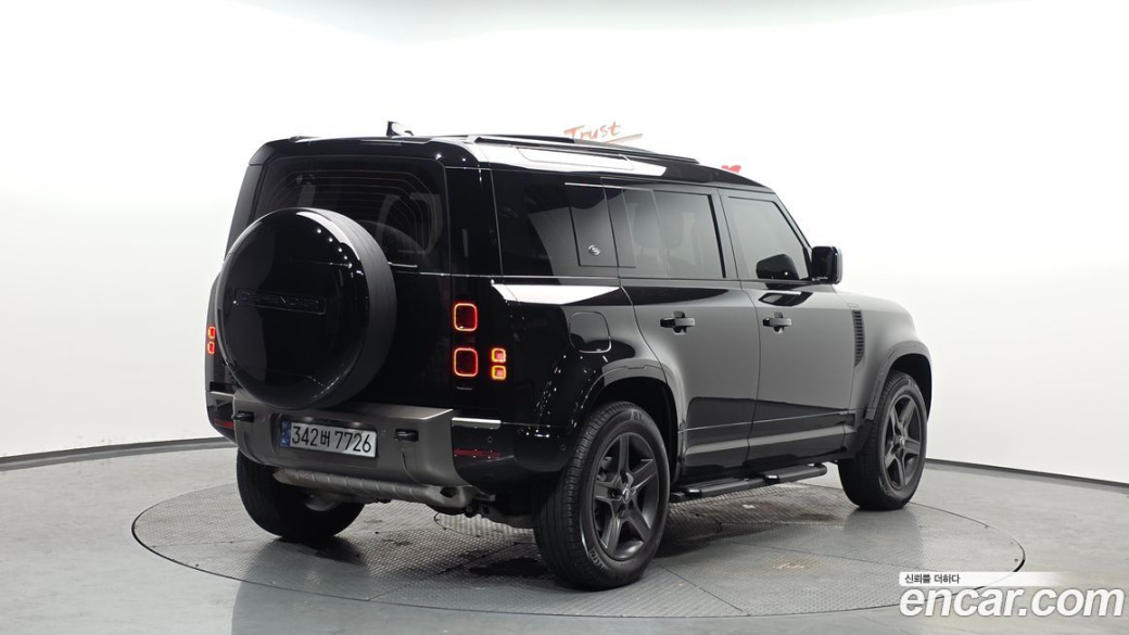 Land Rover Defender 110 P300 X-Dynamic SE, 2024