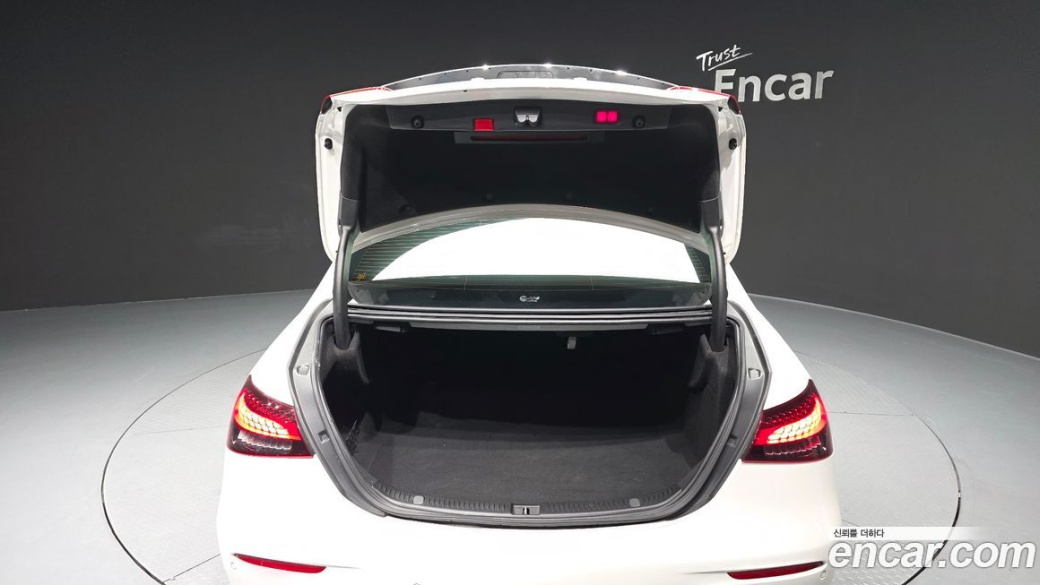 Mercedes-Benz E-Class E350 4MATIC AMG Line, 2022