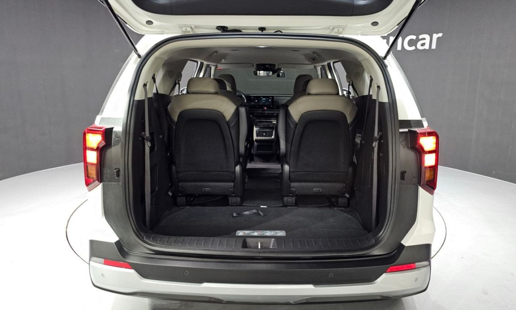 Kia Carnival 9-Seater Prestige, 2025