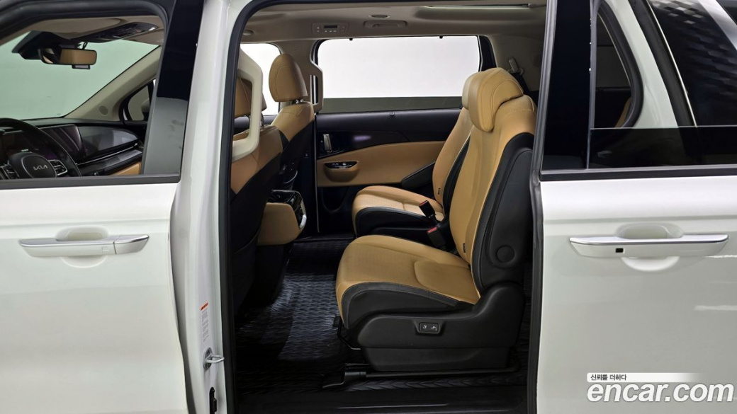 Kia Carnival 9-Seater Signature, 2023