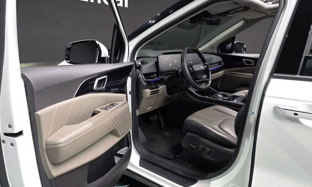 Kia Carnival 9-Seater Signature, 2025